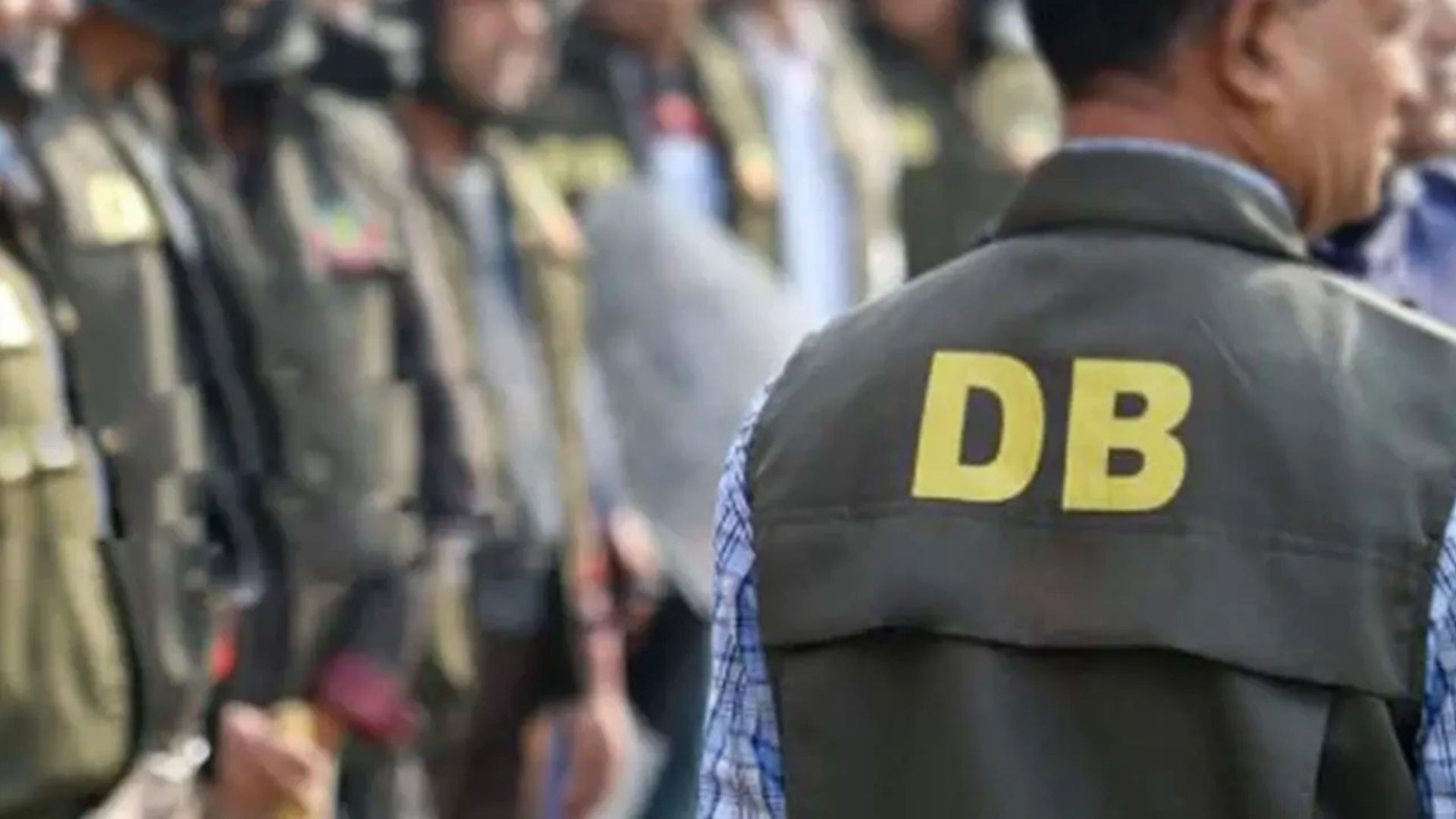 বগুড়ার ডিবি’র ওসিসহ দুই পুলিশ কর্মকর্তার প্রত্যাহার আদেশ বাতিল, স্বপদে বহাল 